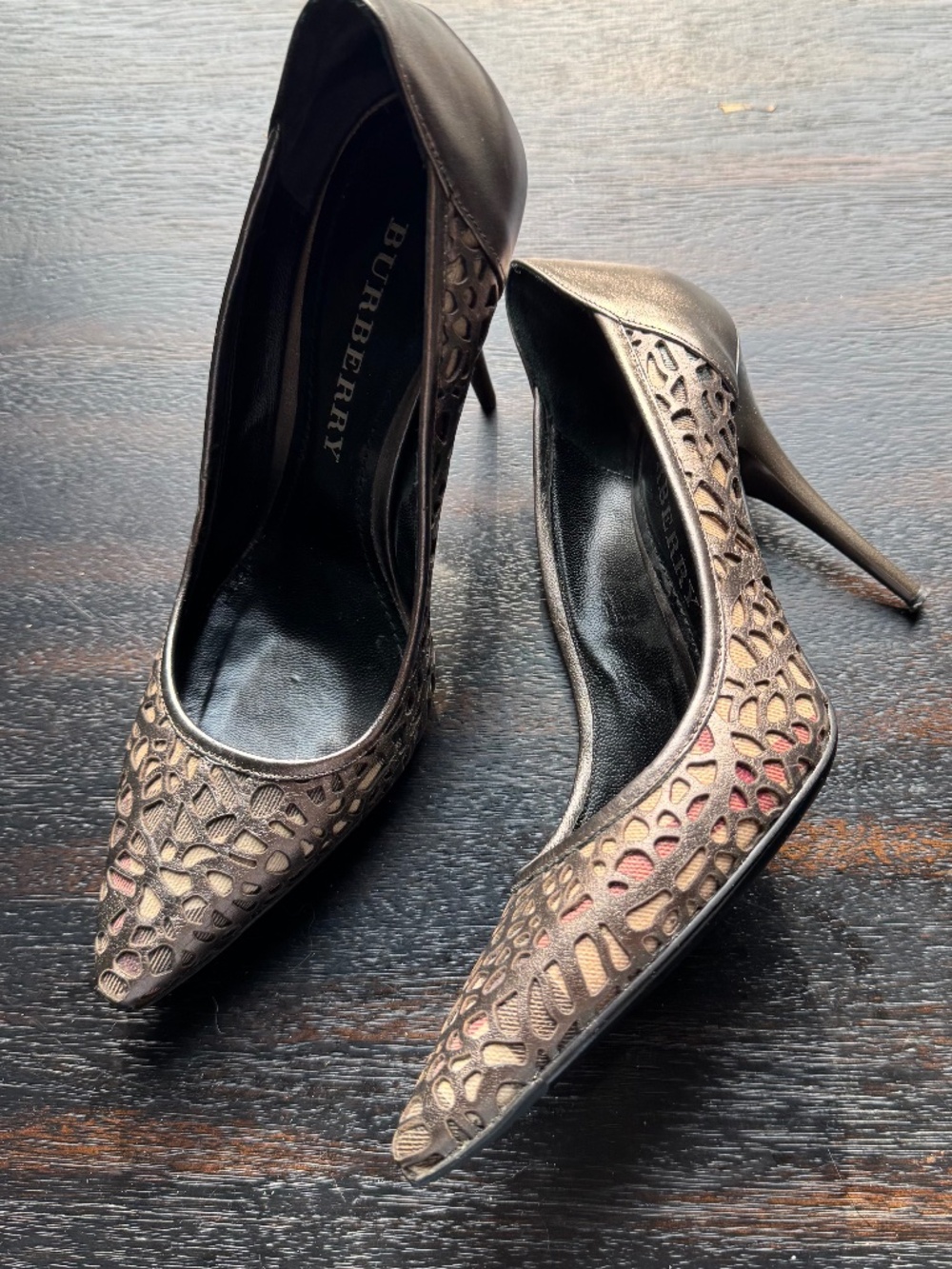 Burberry  Nova Broderie Anglaise Pump - Picture 2 of 7
